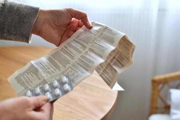 Woman holding patient information leaflet and blister with pills | Image Credit: © hanaga - stock.adobe.com