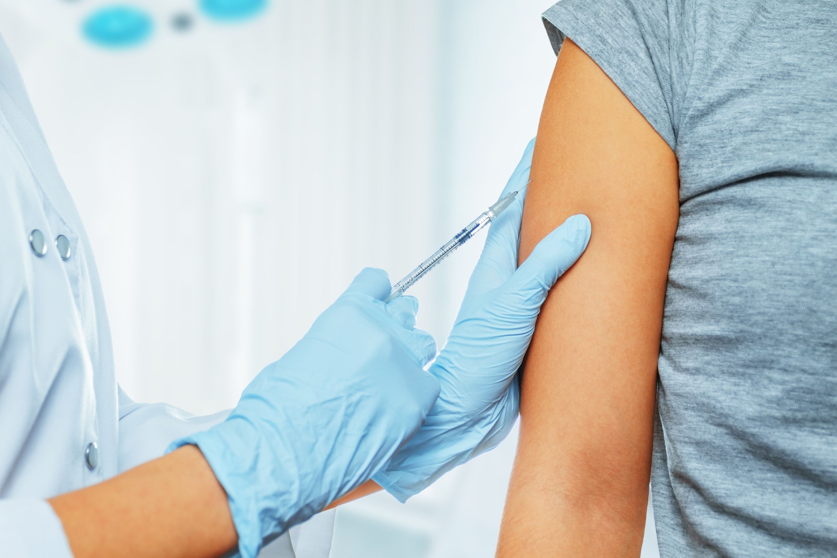Vaccination in the shoulder | Image Credit: Alex Photo - stock.adobe.com