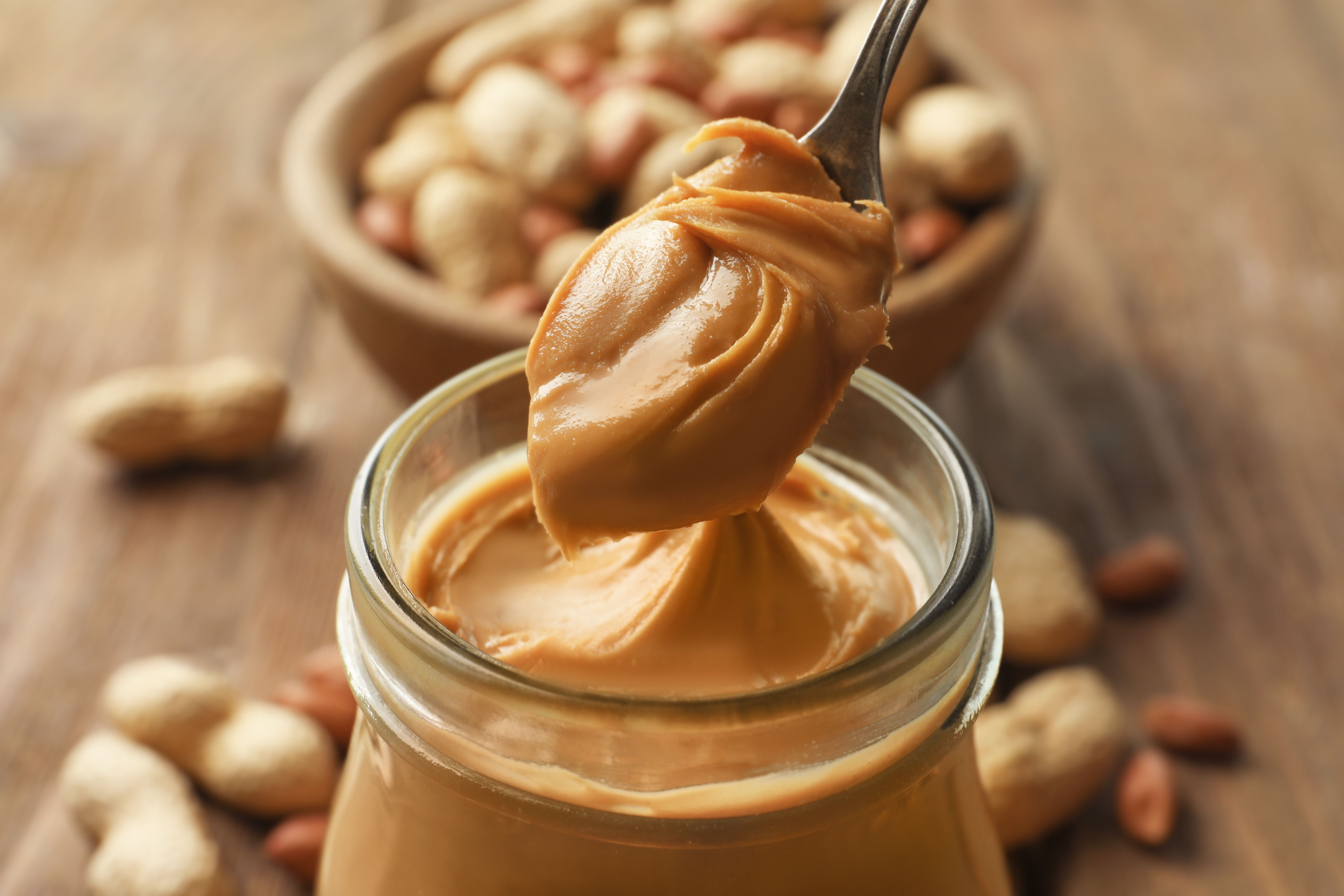 Spoonful of peanut butter, allergy -- Image credit: Africa Studio | stock.adobe.com