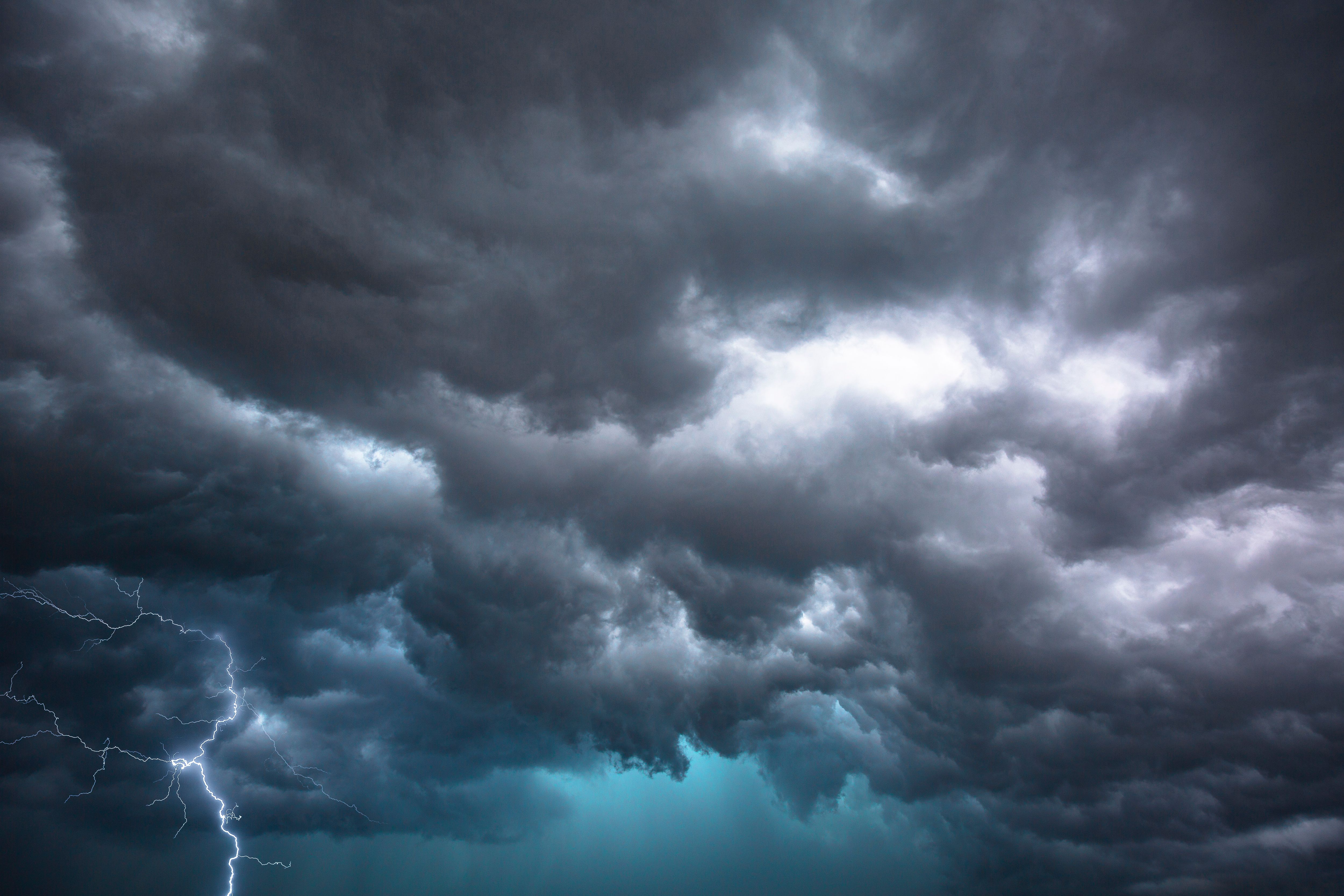 Thunderstorms associated with asthma-related ED visits -- Image credit: JavierArtPhotography | stock.adobe.com