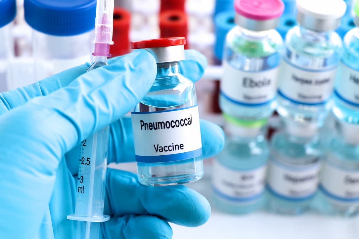 Pneumococcal vaccine in a vial, immunization and treatment of infection