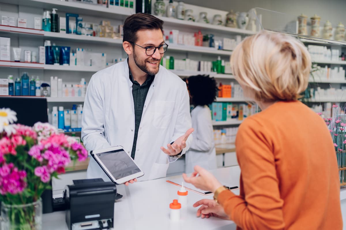 Portrait of a male pharmacist working at the counter in pharmacy | Image Credit: © Zamrznuti tonovi - stock.adobe.com