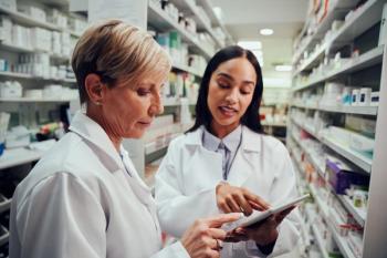Student Pharmacist Learning Outside Classroom | Image Credit: StratfordProductions - stock.adobe.com