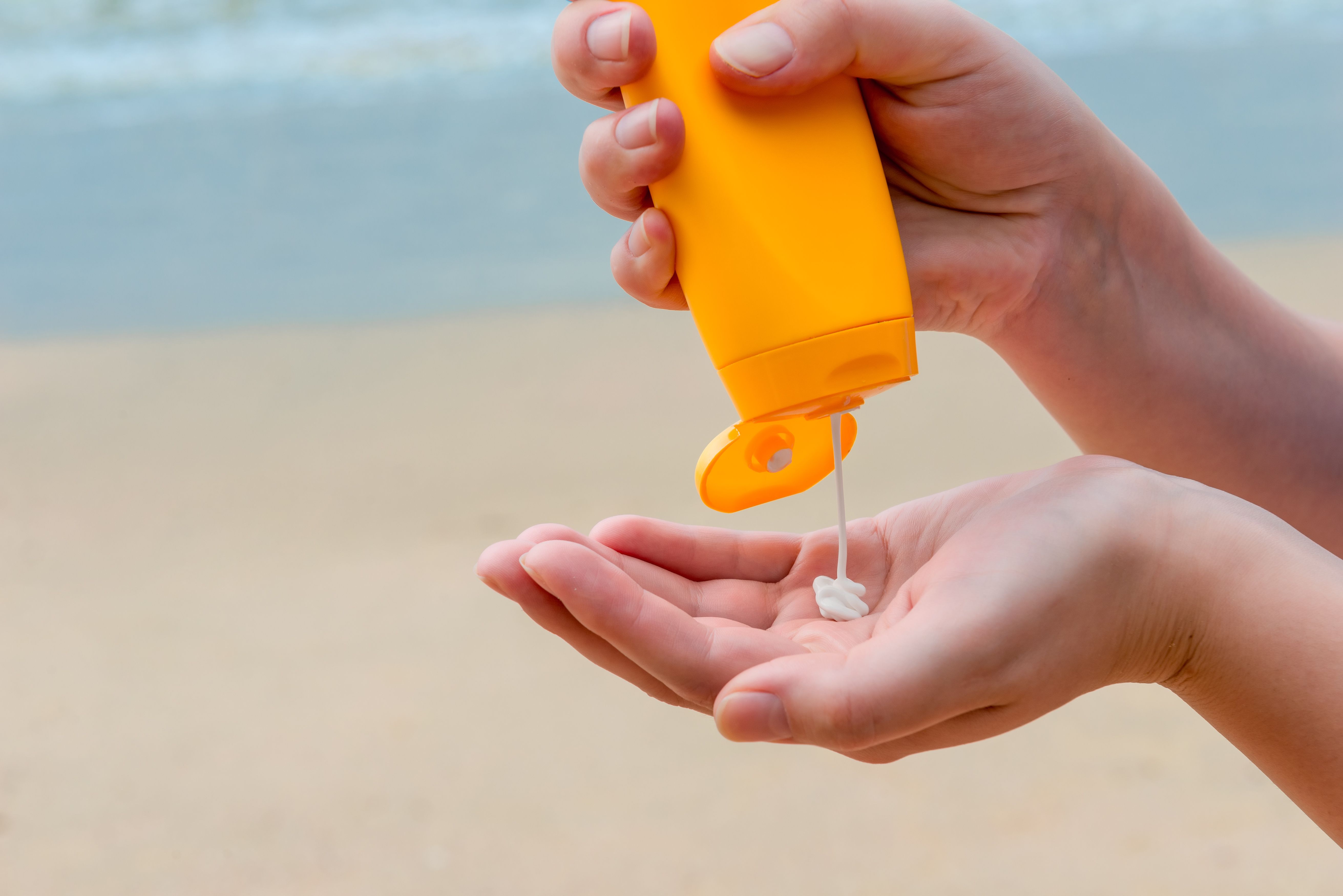 close-up of women's hands with sunscreen | Image Credit: kosmos111 | stock.adobe.com