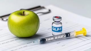 Health and nutrition: the role of glp-1 in diabetes management with apple and syringe - Image credit: Thanayut | stock.adobe.com