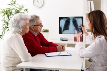 Doctor shows results to old patient x-ray of the lungs | Image Credit: didesign | stock.adobe.com