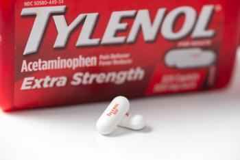 Tylenol | Image Credit: © Kenishirotie - stock.adobe.com
