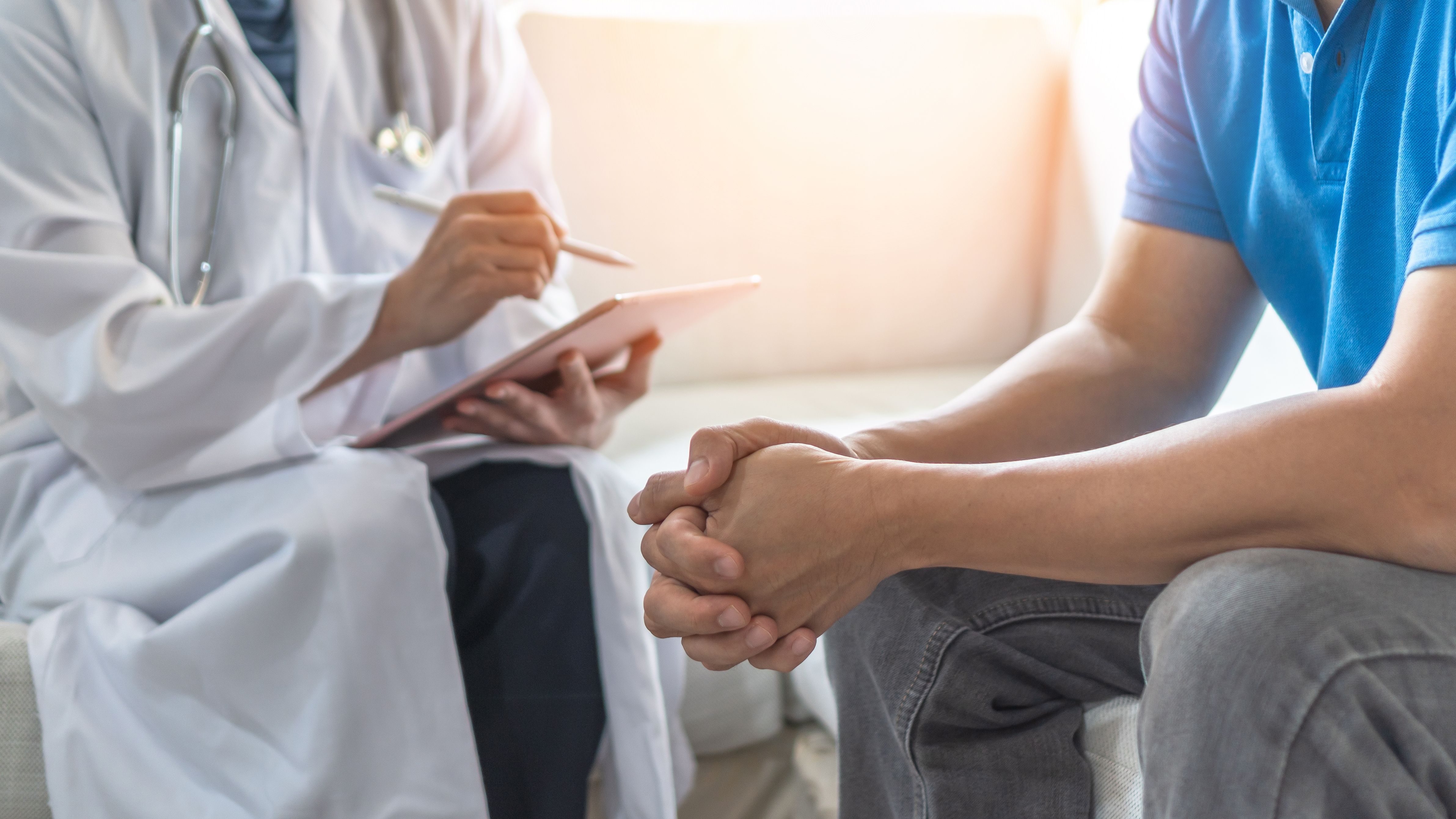 Man with doctor receiving consultation | Chinnapong | stock.adobe.com