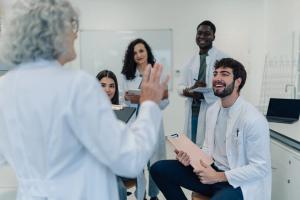 Pharmacy students on rotation -- Image credit: Zamrznuti tonovi | stock.adobe.com