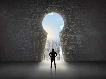 Business man looking at keyhole with bright cityscape concept | ©ra2 studio | Adobe Stock