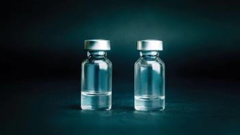 close up. two medical ampoules on a dark background. | ©yurolaitsalbert- stock.adobe.com