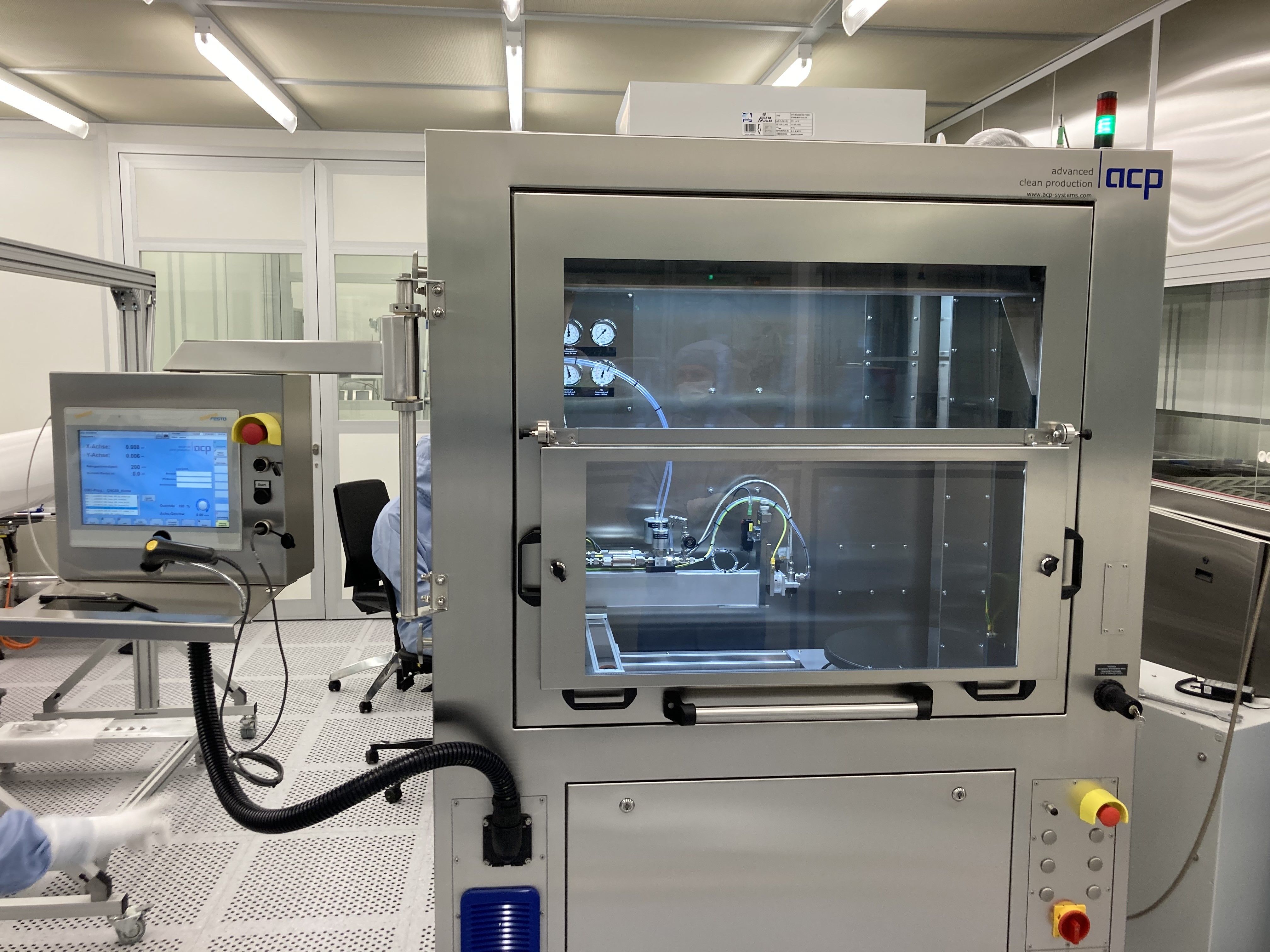 Sweeping Jet Injection CO2-based Cleaning Jets