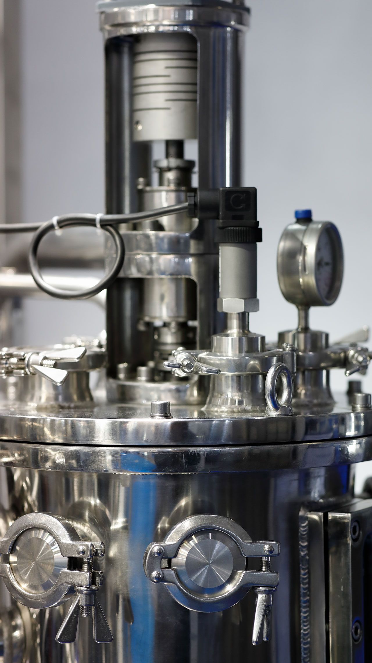 automatic stainless steel pharmaceutical fermenter | Image Credit: ©gen_A - stock.adobe.com