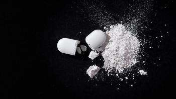 Drugs, pills are cut and scattered on the floor | ©Choi_ Nikolai - stock.adobe.com