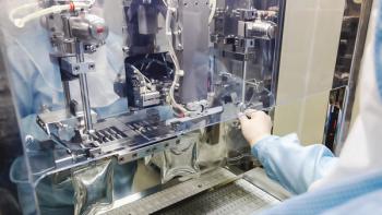 Operator work on infusion pharmaceutical industry | Image Credit: © xmagics - © xmagics - stock.adobe.com