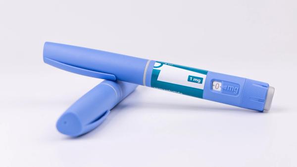 Blue medical pens for glp-1 semaglutide therapy on a white background for illustrating diabetes control and morbid obesity treatment. | Image credit: © Shutterly - © Shutterly - stock.adobe.com