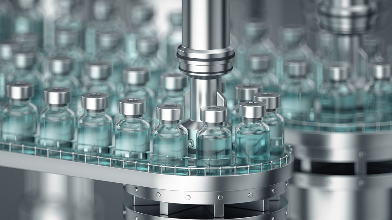 3d render. Pharmaceutical manufacture background with glass bottles with clear liquid on automatic conveyor line. COVID-19 mRNA vaccine production platform. | Image Credit: © wacomka - © wacomka - Stock.adobe.com