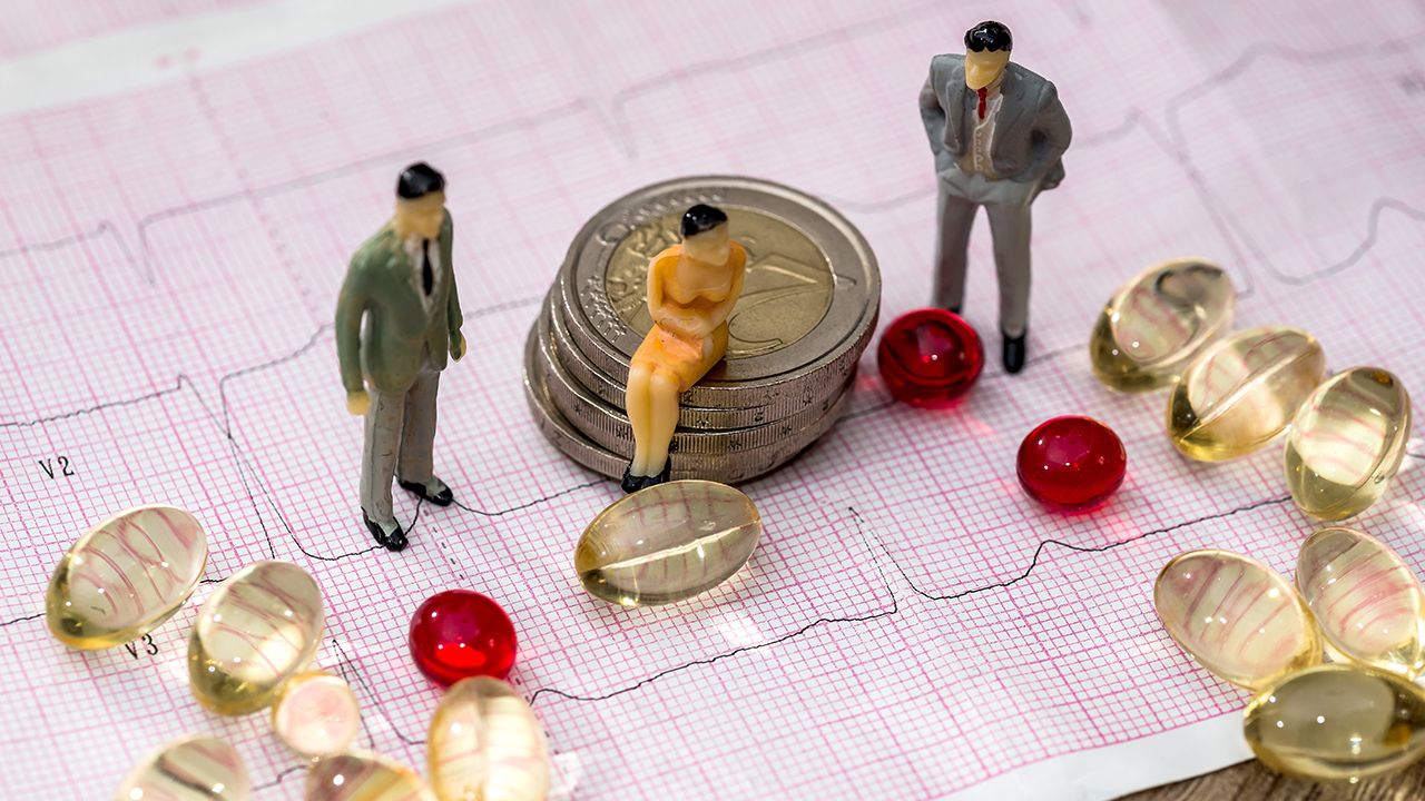 Small toys people find on euro coins and on cardiogram among pills | Image Credit: © RomanR - stock.adobe.com