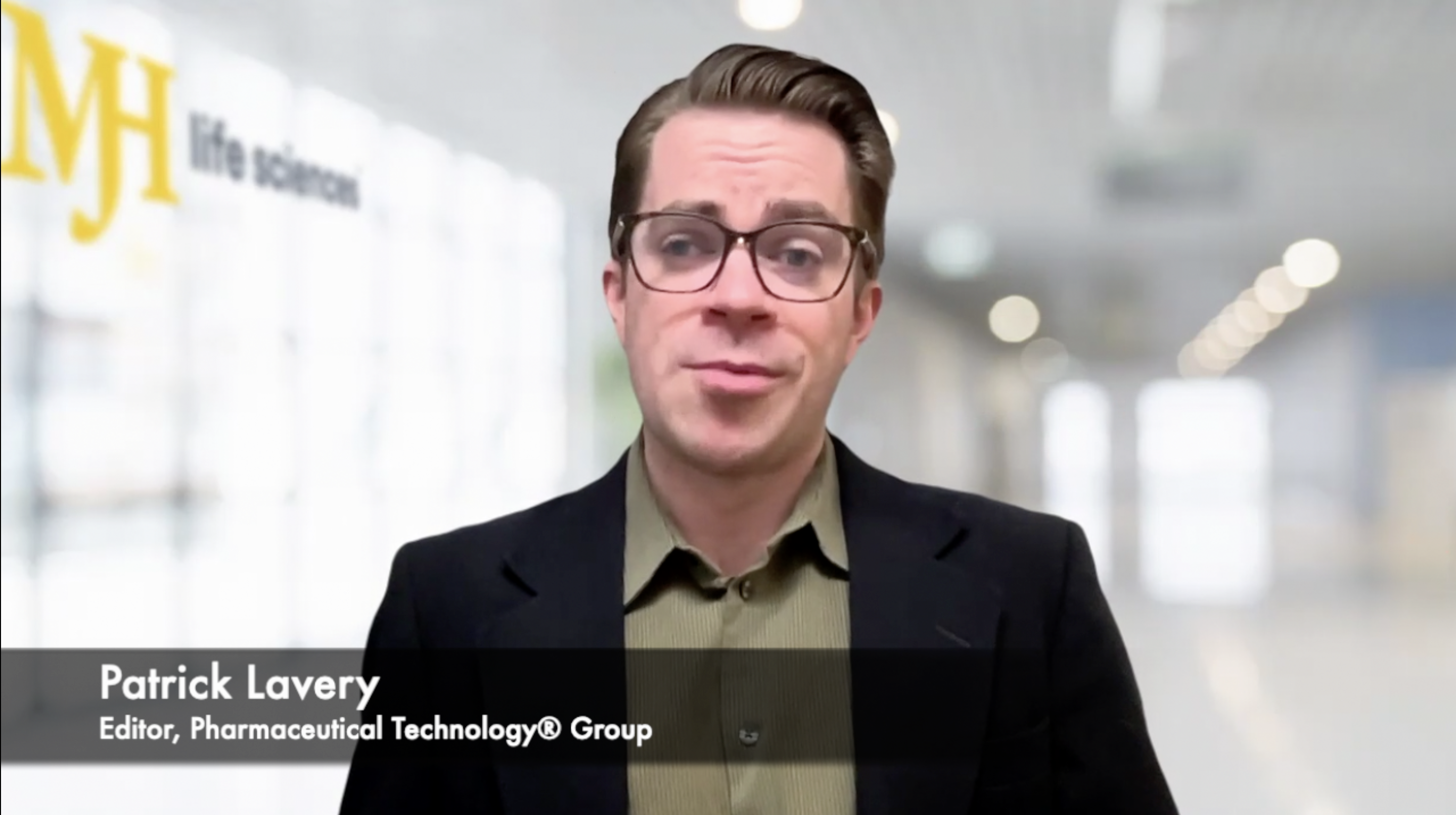 Close up shot pharmacist holding nasal spray medicine at the drugstore.Seasonal health issues | Image Credit: © I Viewfinder - stock.adobe.com