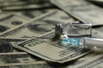 flu shots and cash | © Qwenergy - stock.adobe.com