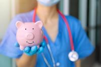doctor holding a piggy bank | © Quality Stock Arts - stock.adobe.com