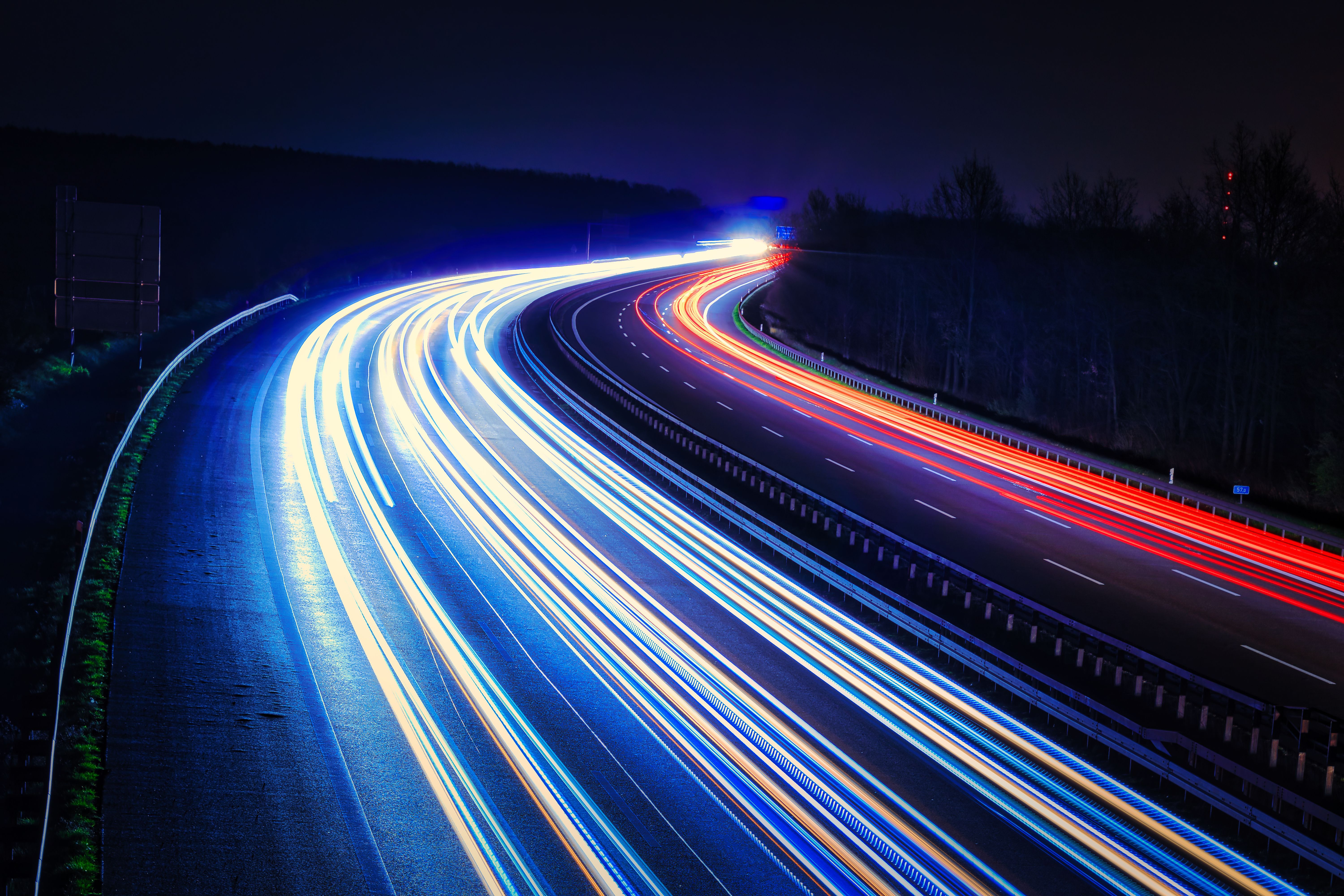 fast lane | © Enrico Obergefäll - stock.adobe.com