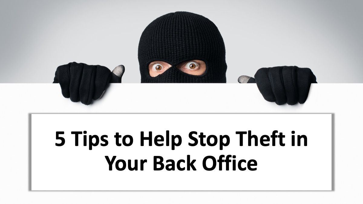 Thief peeking © Prostock-studio - stock.adobe.com 