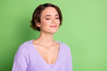 lady smelling and smiling | © deagreez - stock.adobe.com