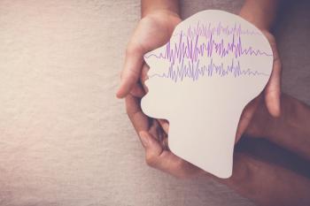 What are the key diagnostic differences between schizophrenia and schizoaffective disorder?