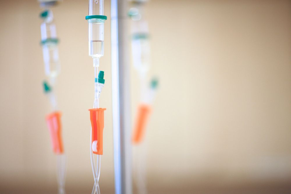Subcutaneous fluid (©AnnaJurkovska/Shutterstock.com)
