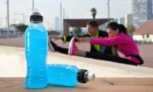 sports drink on wooden table | Image Credit: © expressiovisual - stock.adobe.com.
