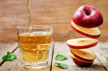 flying slices of apple and apple juice | Image Credit: © nata_vkusidey - stock.adobe.com