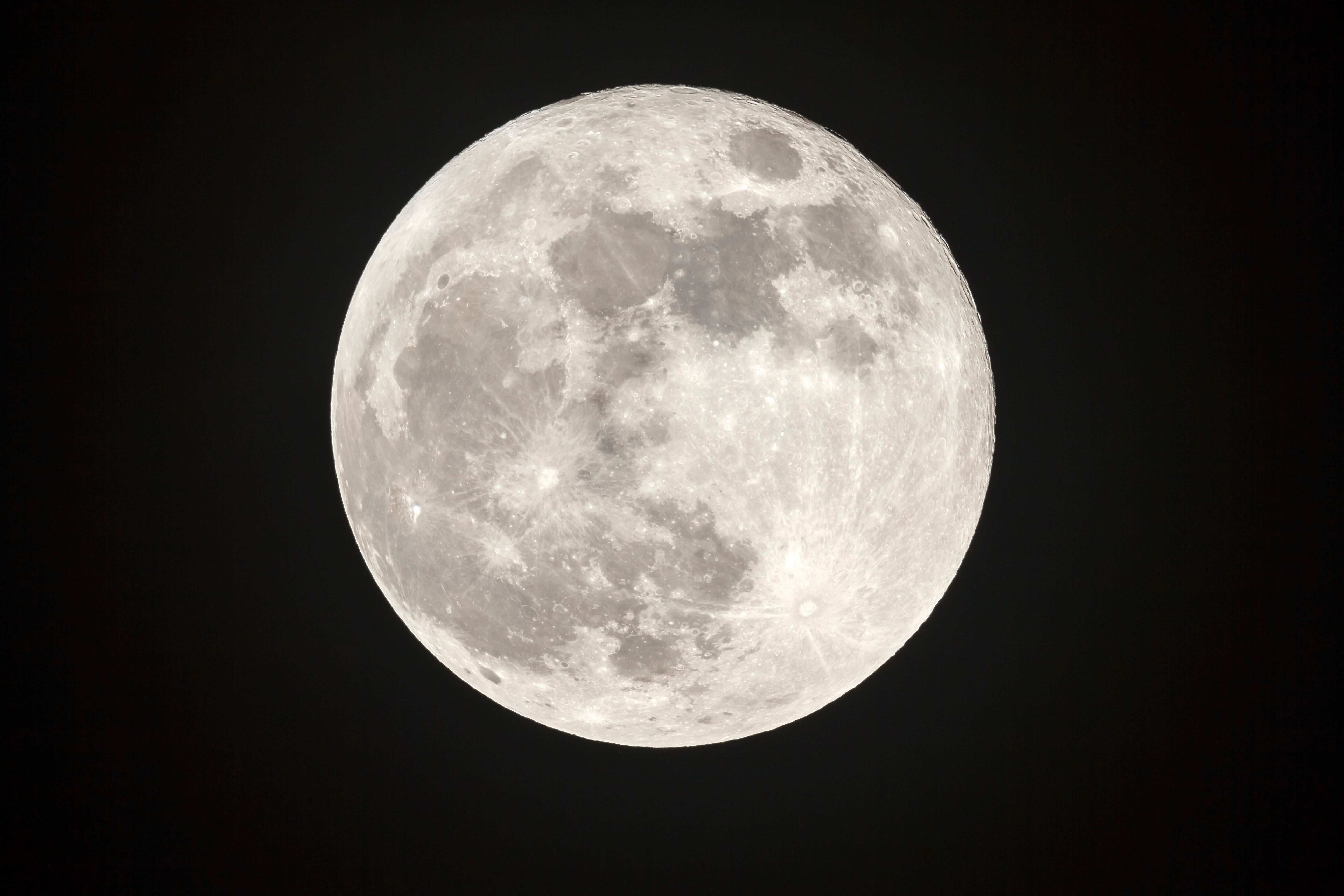 Full moon on the dark night | Image Credit: © tuiphotoengineer - stock.adobe.com