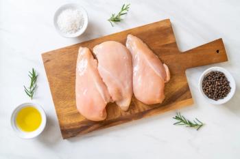 fresh chicken breast raw | Image Credit: © topntp - stock.adobe.com