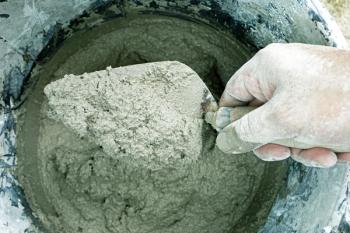 Portland cement gray mix with spatula tool in bucket | Image Credit: © aimy27feb - stock.adobe.com