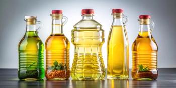 Assortment of edible oils in glass bottles © Theerawat - stock.adobe.com