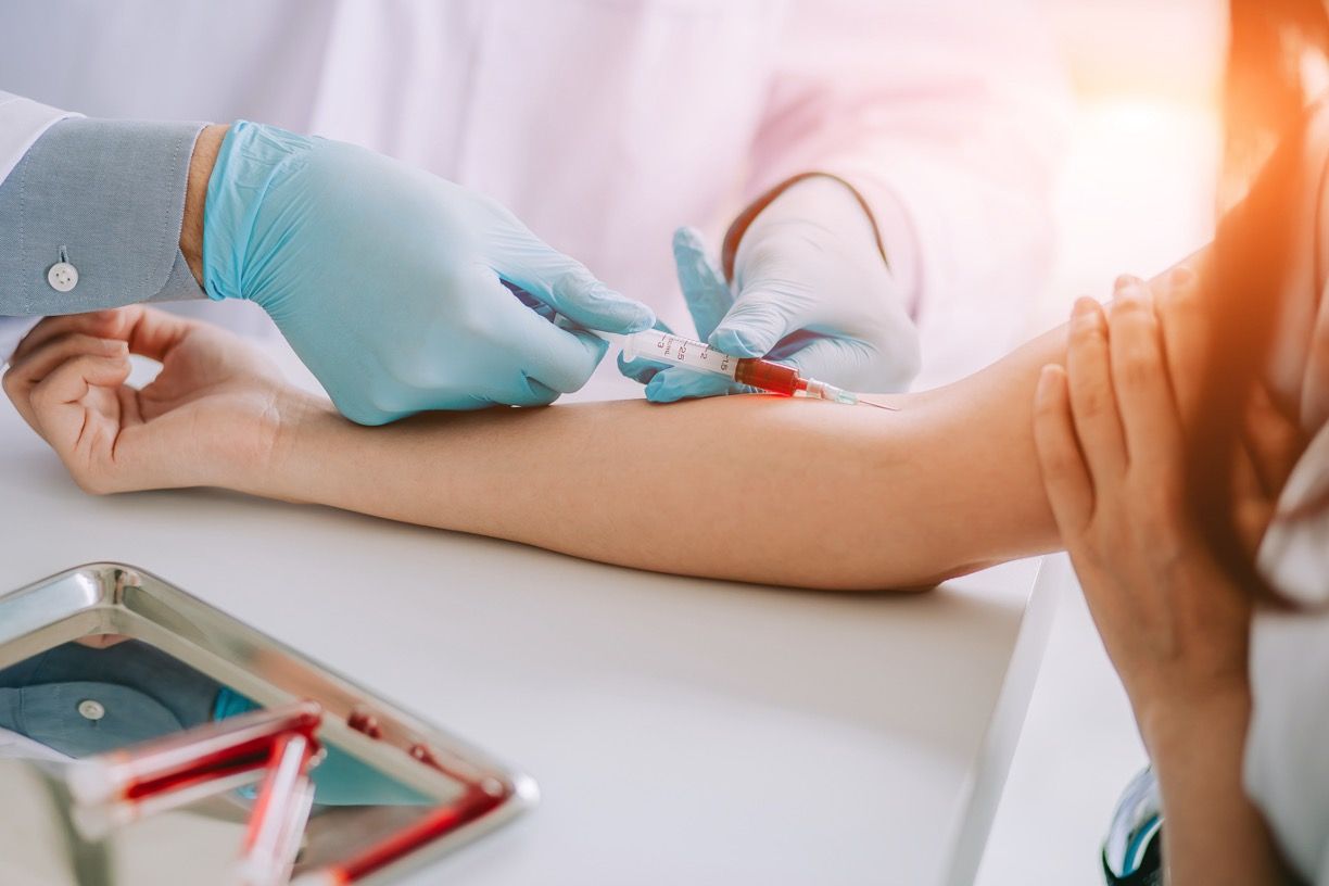Molar absorptivity model powers near-infrared glucose testing © chompoo-chronicles-stock.adobe.com  