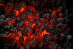 Coals of a bonfire burning at night. | Image Credit: © Victor - stock.adobe.com.