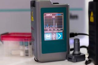 Handheld spectrometer for chemical analysis | Image Credit: © warut - stock.adobe.com