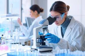 Female researchers working in the clinical laboratory | Image Credit: © StockPhotoPro - stock.adobe.com.