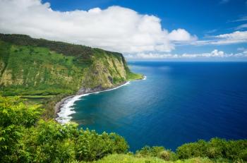 View from Waipio Valley Lookout on Big Island Hawaii | Image Credit: © leekris - stock.adobe.com