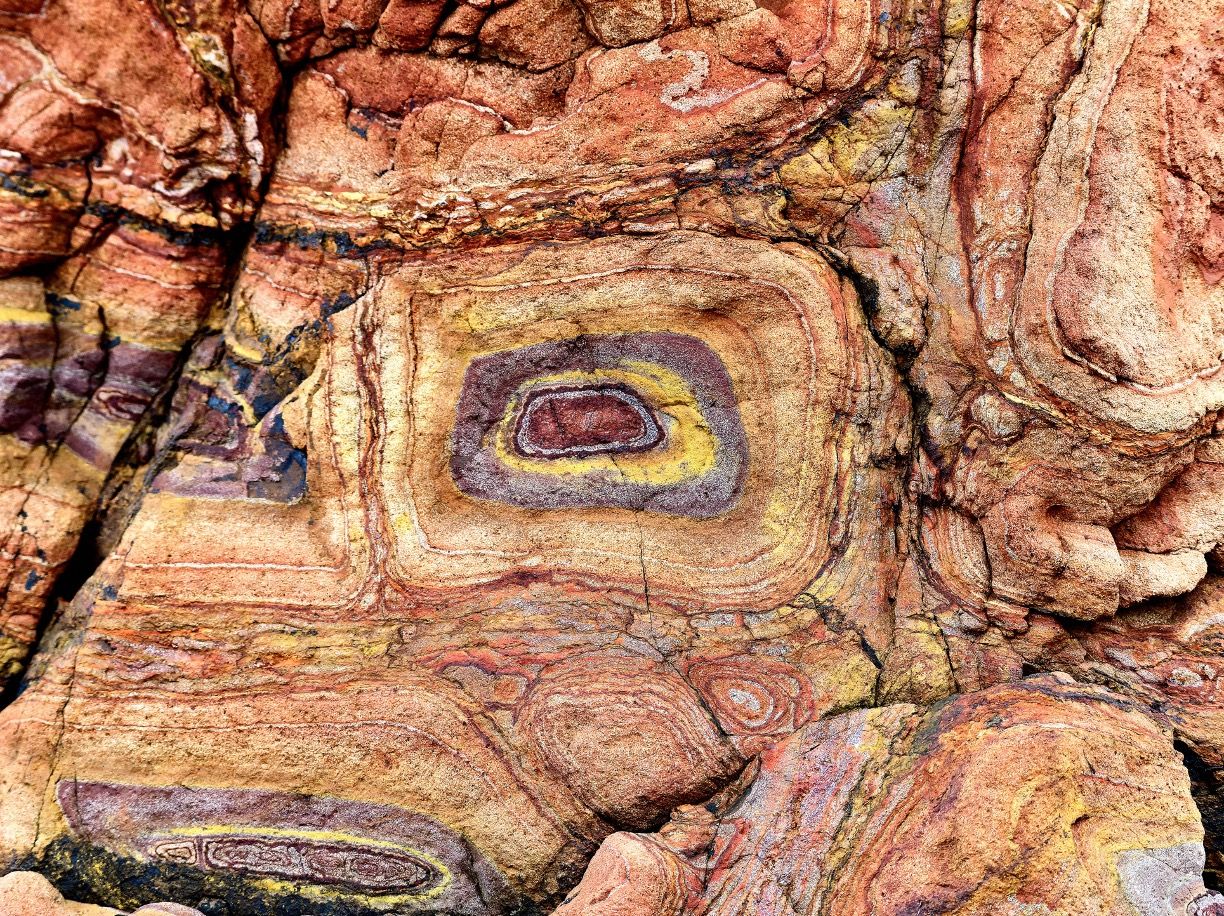 Weathered red basalt rock © Mark-chronicles-stock.adobe.com