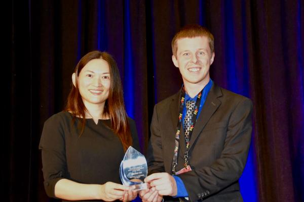 Lingyan Shi (left) is being presented with the 2025 Emerging Leader in Molecular Spectroscopy Award at the 2025 SciX Conference. | Photo Credit: © Glen Jackson and FACSS