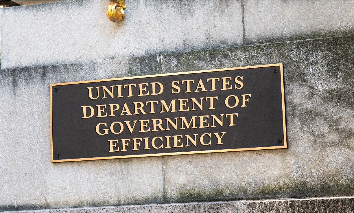 Golden sign outside the United States Department of Government Efficiency (DOGE) © stockyme -chronicles-stock.adobe.com