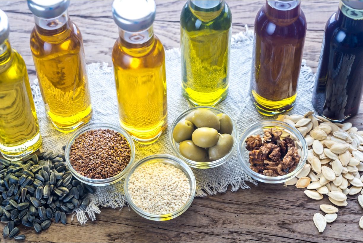Different types of vegetable oils © alex9500-chronicles-stock.adobe.com 