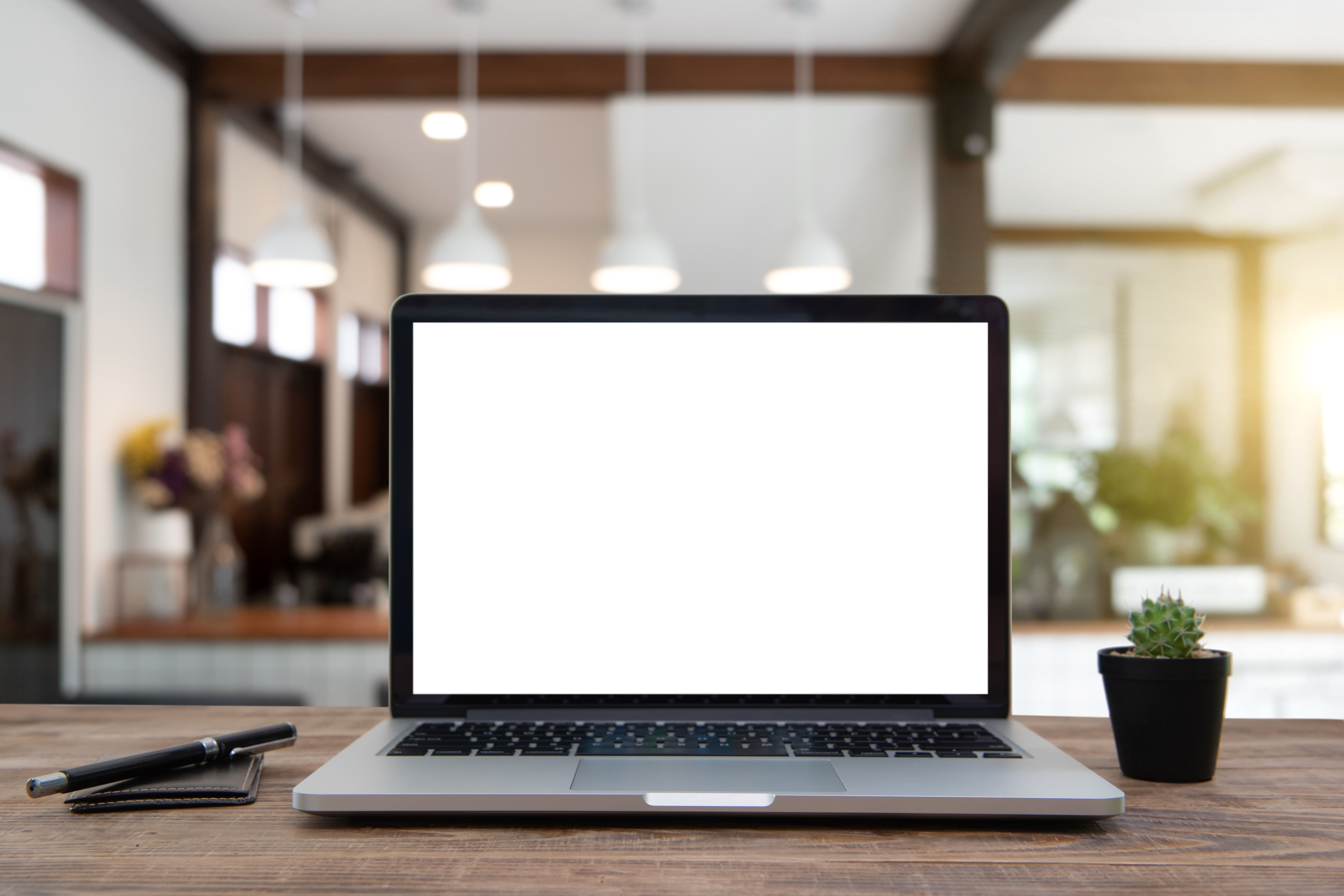 Desk Laptop with blank screen on table of coffee | Image Credit: © RAYBON - stock.adobe.com.