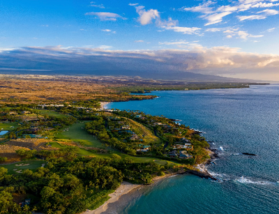 The Big Island's Kohala Coast with the dormant volcano of Hualalai in the distance | Image Credit: © Kyo46 - stock.adobe.com