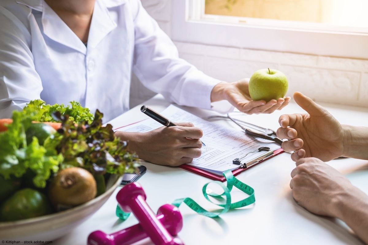 Nutritionist giving consultation to patient with healthy fruit and vegetable, Right nutrition and diet concept | Image Credit: © Kittiphan - stock.adobe.com