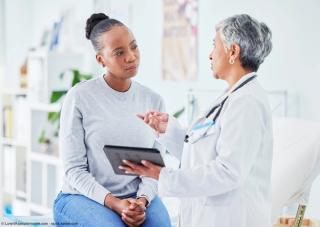Woman talking with doctor | Image Credit: © LuneVA/peopleimages.com - stock.adobe.com 