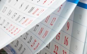 Flipping of calendar sheets with black and red numbers | © Sergei Fedulov - stock.adobe.com